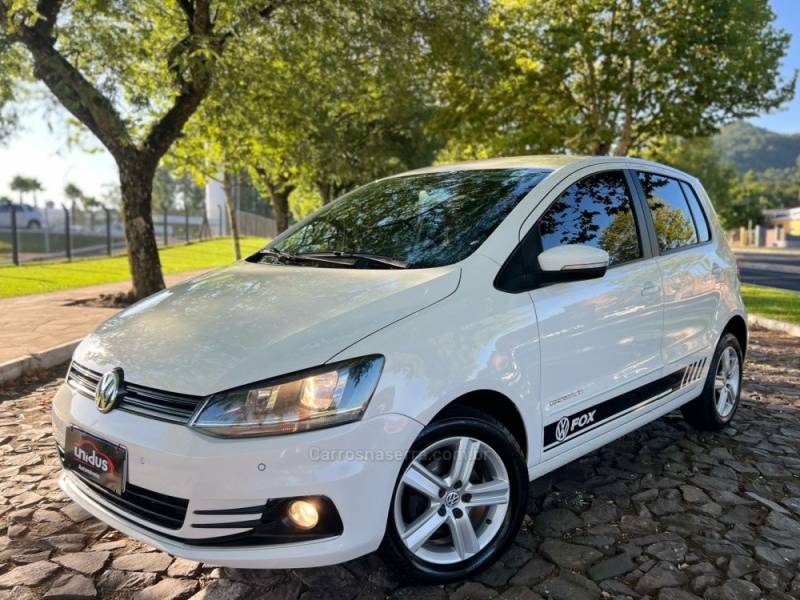 VOLKSWAGEN - FOX - 2015/2015 - Branca - R$ 52.900,00