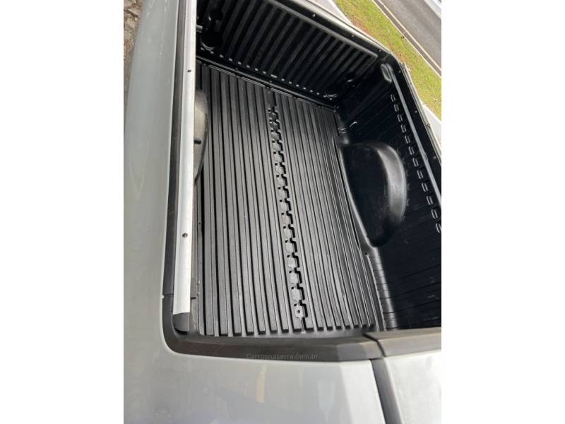VOLKSWAGEN - SAVEIRO - 2015/2015 - Prata - Sob Consulta