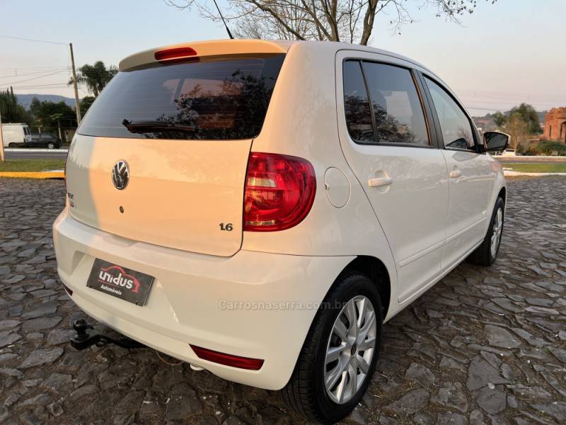 VOLKSWAGEN - FOX - 2014/2014 - Branca - R$ 47.900,00
