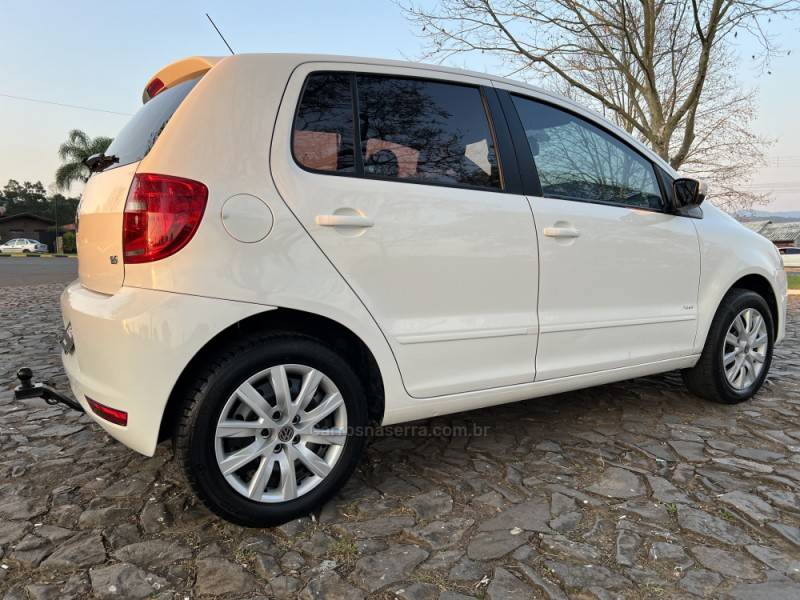VOLKSWAGEN - FOX - 2014/2014 - Branca - R$ 47.900,00