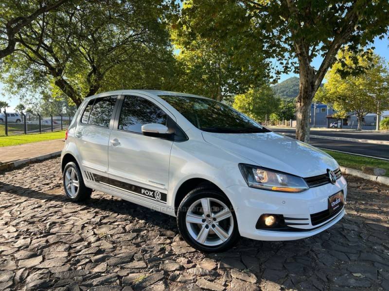 VOLKSWAGEN - FOX - 2015/2015 - Branca - R$ 52.900,00