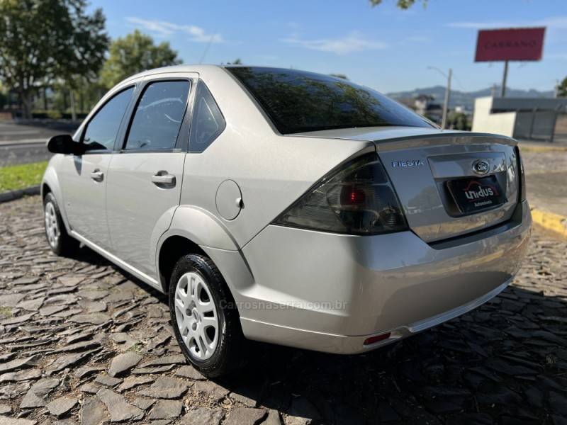 FORD - FIESTA - 2014/2014 - Prata - Sob Consulta