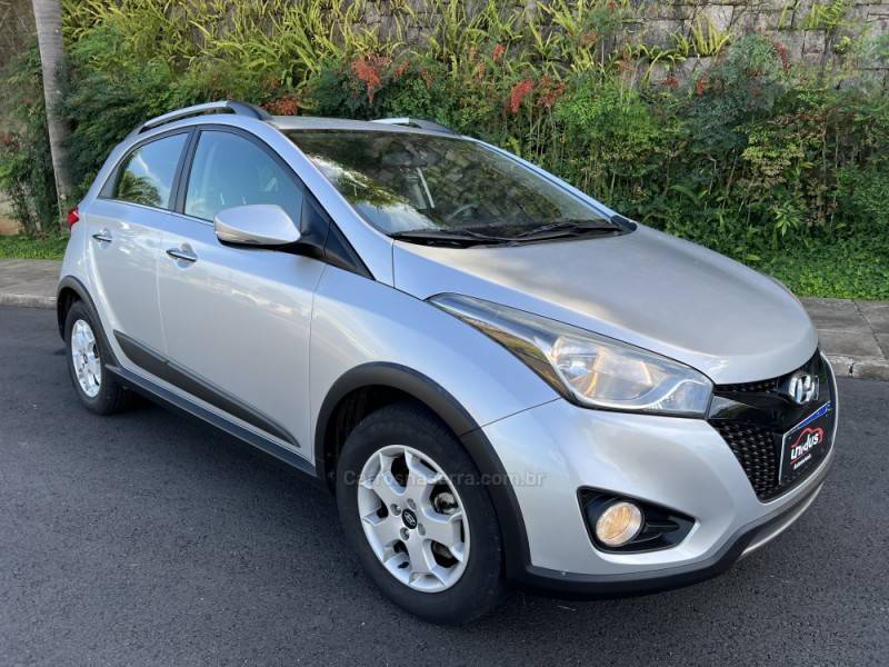 HYUNDAI - HB20X - 2015/2015 - Prata - Sob Consulta