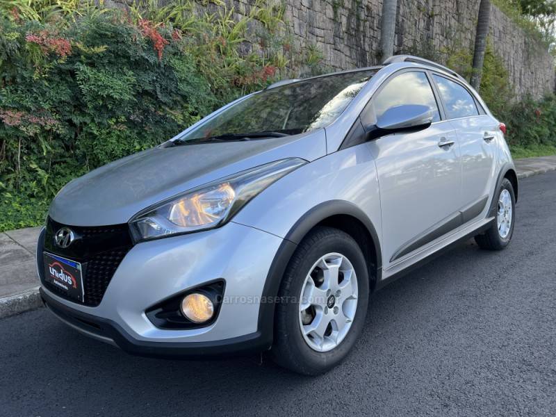 HYUNDAI - HB20X - 2015/2015 - Prata - Sob Consulta