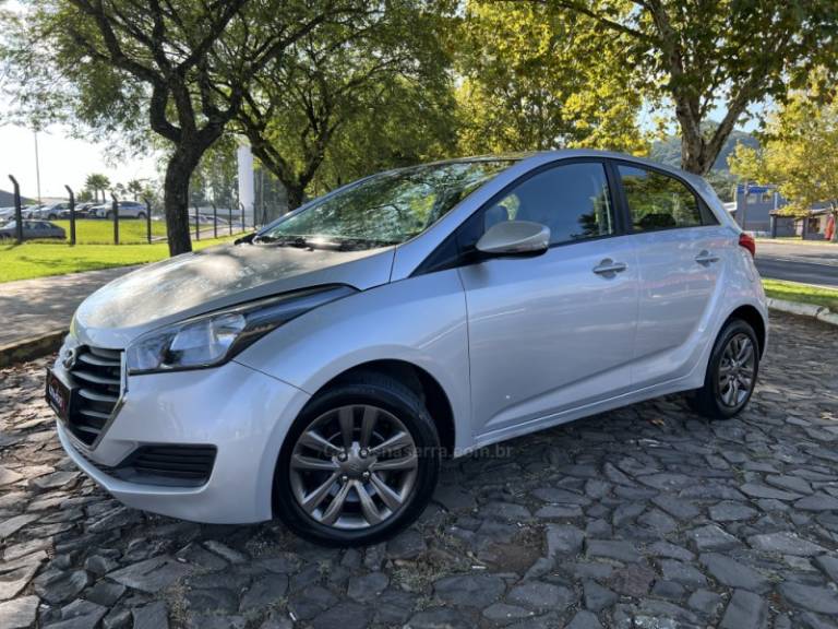 HYUNDAI - HB20 - 2017/2017 - Prata - Sob Consulta