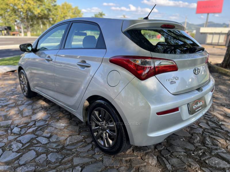 HYUNDAI - HB20 - 2017/2017 - Prata - Sob Consulta