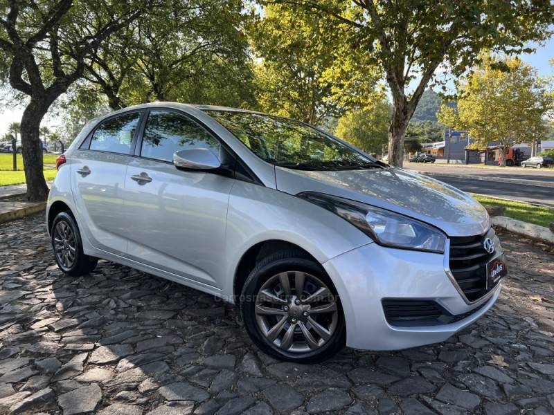 HYUNDAI - HB20 - 2017/2017 - Prata - Sob Consulta