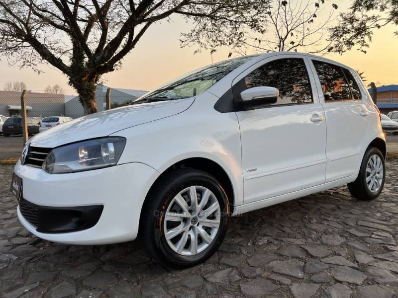 VOLKSWAGEN - FOX - 2014/2014 - Branca - R$ 47.900,00