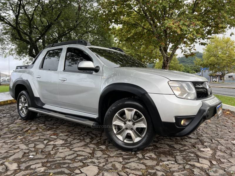 RENAULT - OROCH - 2016/2016 - Prata - Sob Consulta