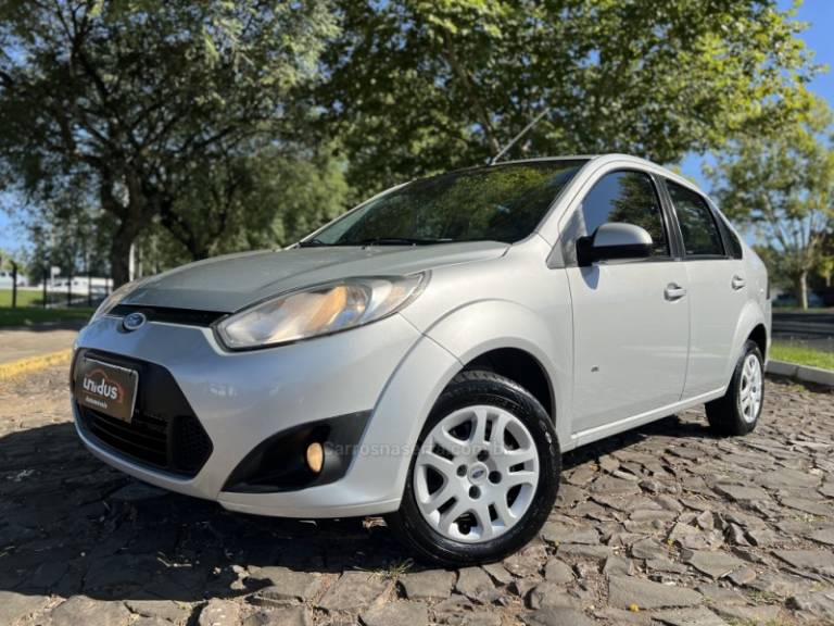 FORD - FIESTA - 2014/2014 - Prata - Sob Consulta