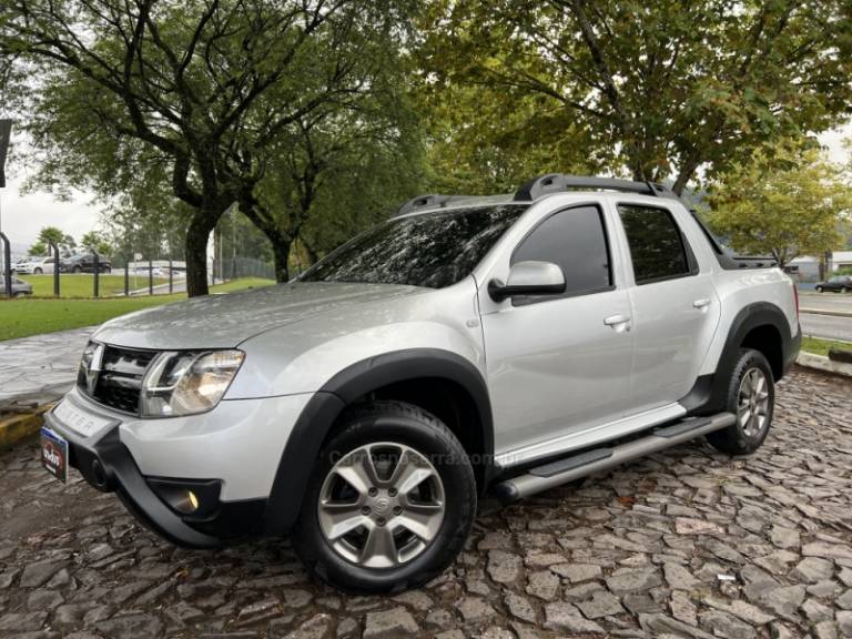 RENAULT - OROCH - 2016/2016 - Prata - Sob Consulta
