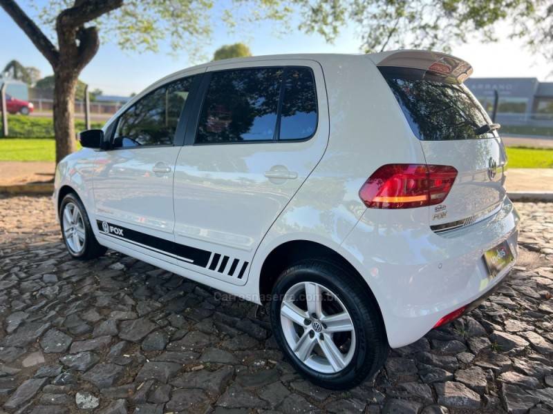 VOLKSWAGEN - FOX - 2015/2015 - Branca - R$ 52.900,00
