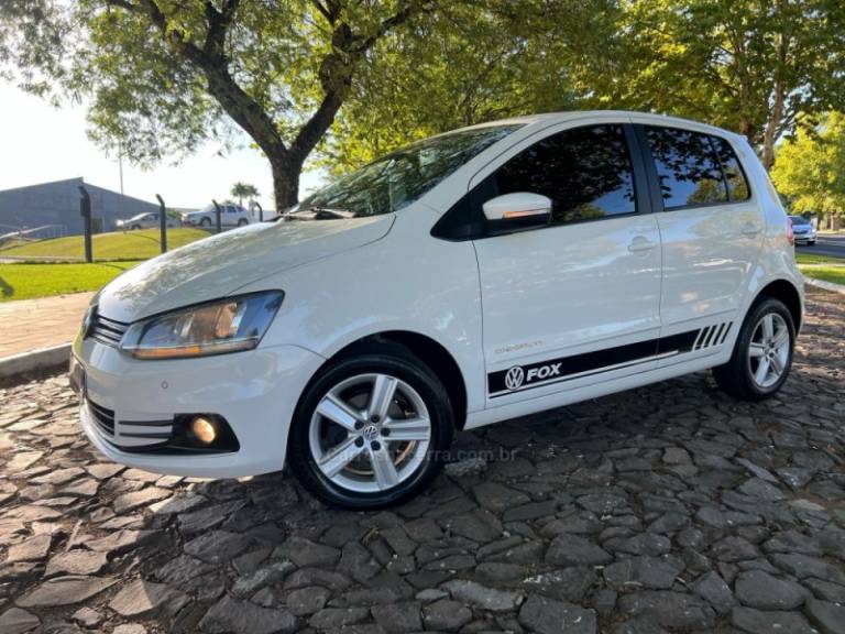 VOLKSWAGEN - FOX - 2015/2015 - Branca - R$ 52.900,00