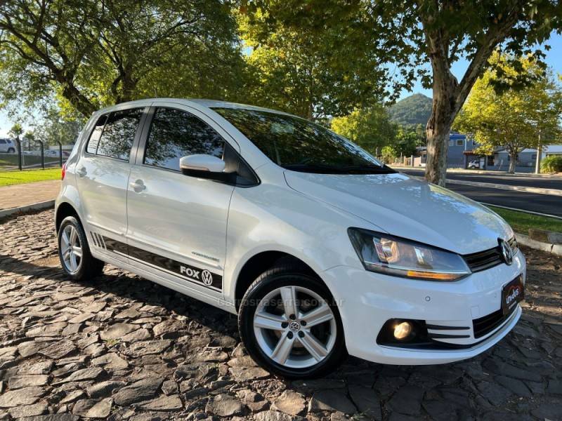 VOLKSWAGEN - FOX - 2015/2015 - Branca - R$ 52.900,00