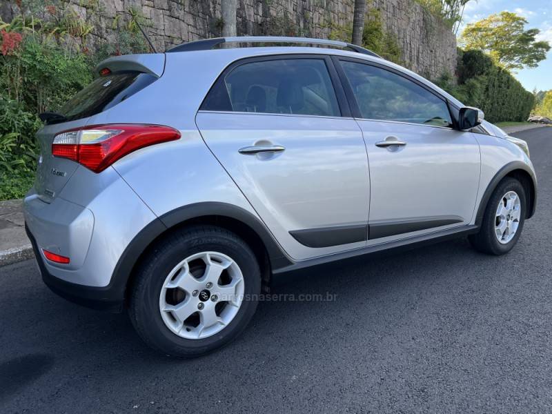 HYUNDAI - HB20X - 2015/2015 - Prata - Sob Consulta