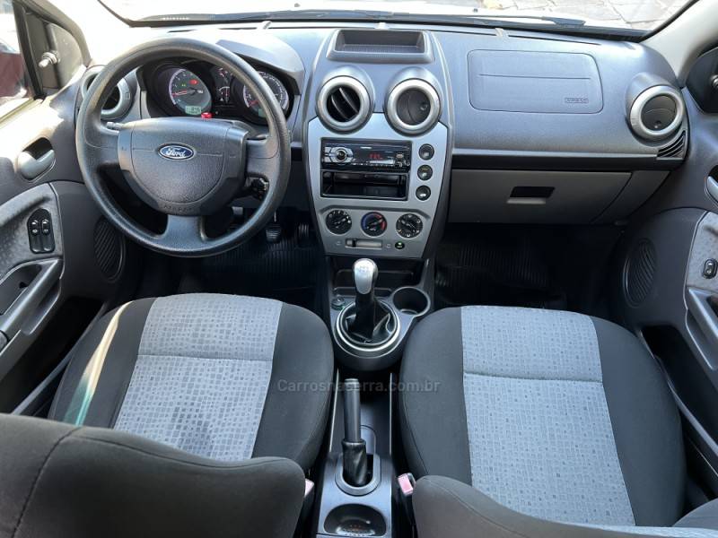 FORD - FIESTA - 2014/2014 - Prata - Sob Consulta