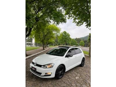 VOLKSWAGEN - GOLF - 2014/2014 - Branca - R$ 84.900,00