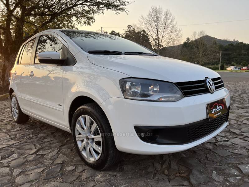 VOLKSWAGEN - FOX - 2014/2014 - Branca - R$ 47.900,00